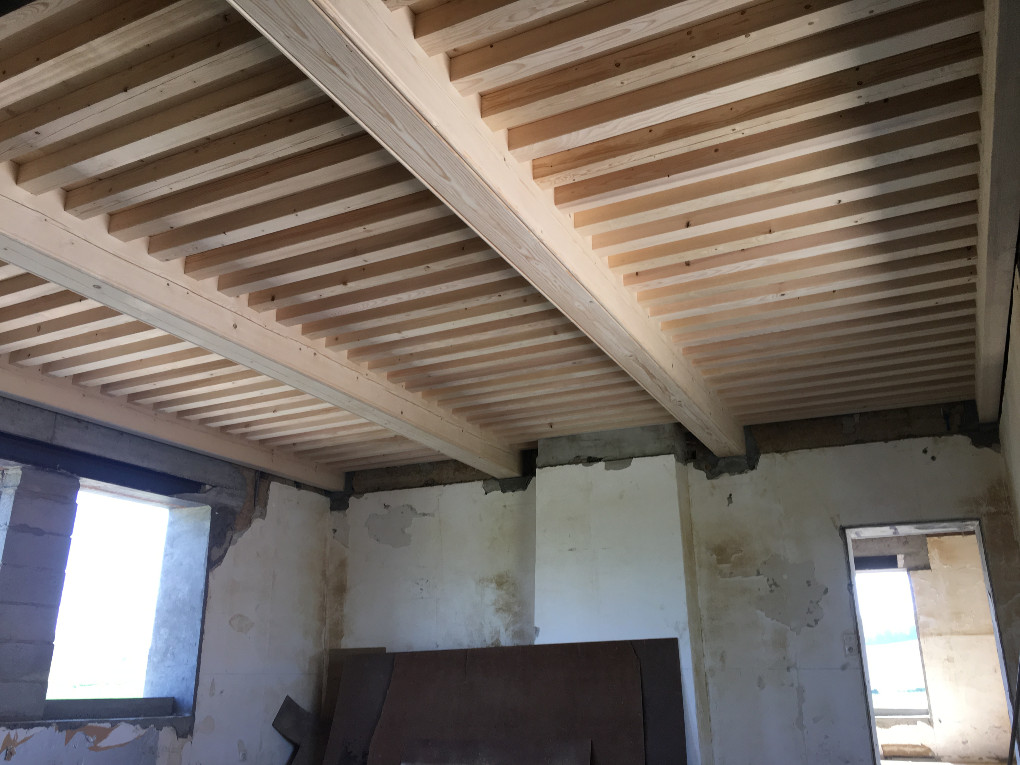 Création d'un plafond à la française en bois massif