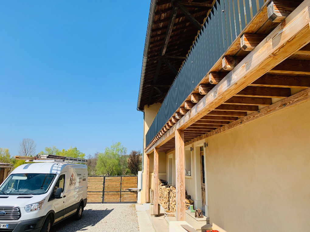 Remplacement d'une coursive et d'une terrasse en mélèze.