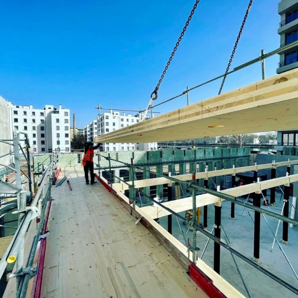 Pose d'un plancher CLT